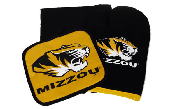 Mizzou apron, potholder, and oven mitt set