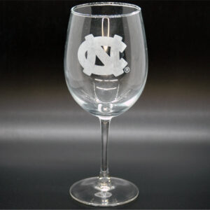 NORTH CAROLINA TAR HEELS DRINKWARE WINE GLASS PEDESTAL ETCHED (12oz)